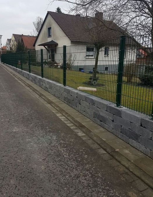 Stabzaun mit Sockel